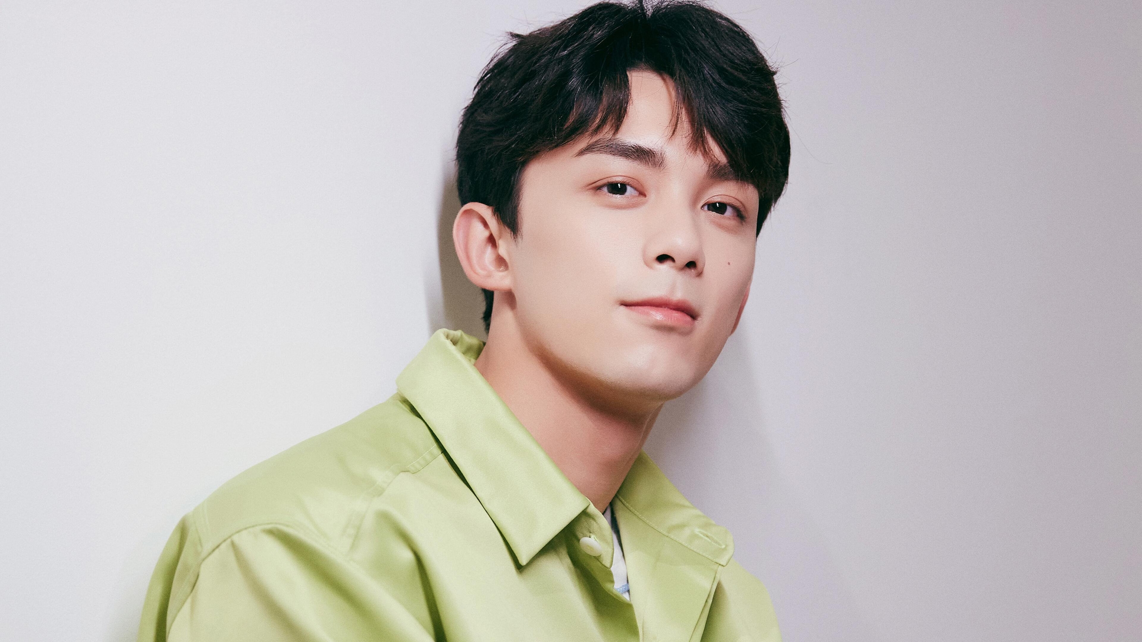 九游网页版官网-阳光水上篮球赛，激烈拼抢热情满满，水上公园篮球场